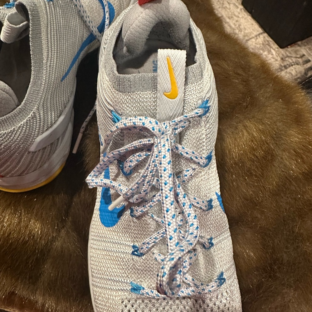 Nike - Picture 5 of 10